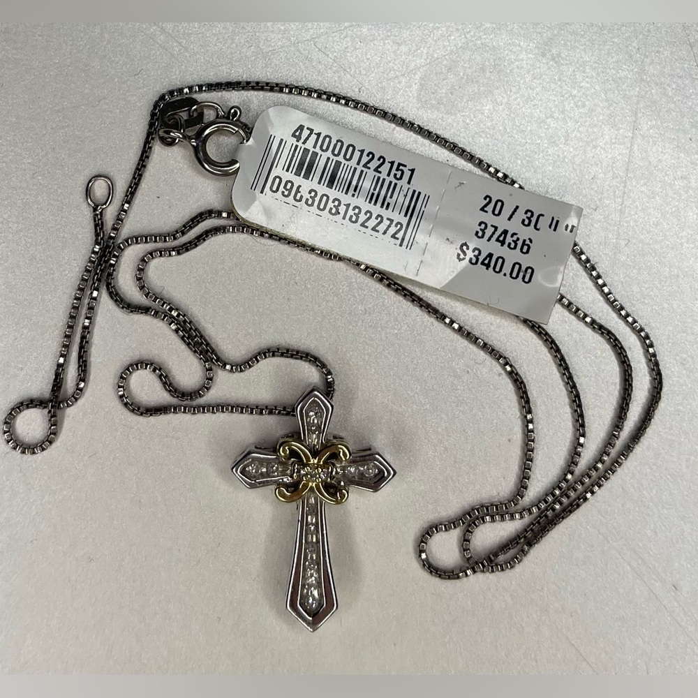 16 1/2 inch chain cross necklace… cross size comparison. - Picture 4 of 4